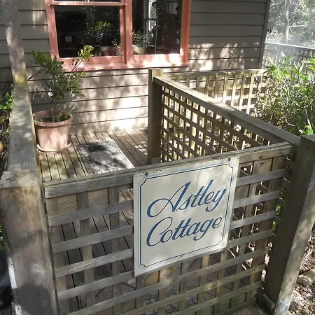 Astley Cottage Daylesford Room photo